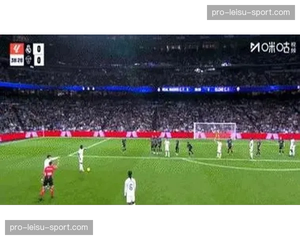 现场：皇马开场闪击，巴尔韦德中场断球后8秒完成破门