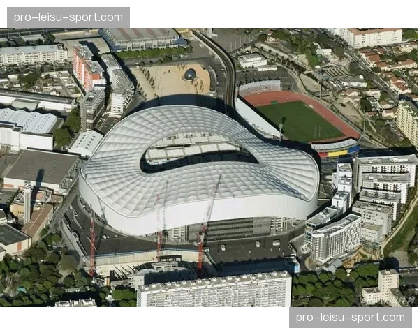 马赛主场维洛德罗姆球场启动数字改造项目，计划安装全欧洲最大LED环绕屏幕